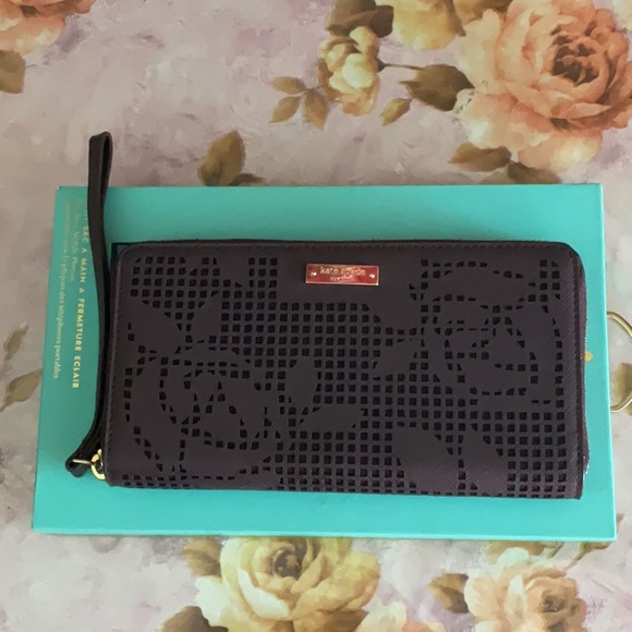 Kate Spade Perforated Wallet ♠️ - Picture 11 of 11